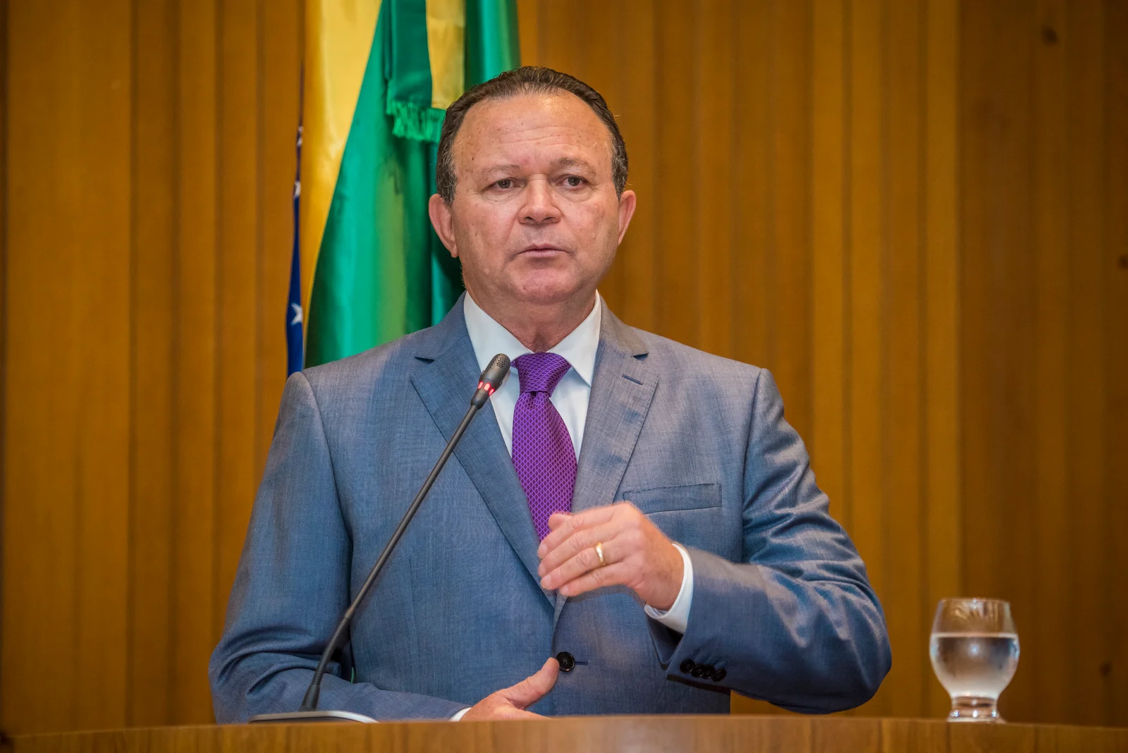 Entidades do setor de combustíveis reagem contra manobra do Maranhão para facilitar importação de diesel, sobretudo o russo. Na imagem: Governador do Maranhão, Carlos Brandão, discursa na Assembleia Legislativa do Maranhão (Foto: Reprodução)