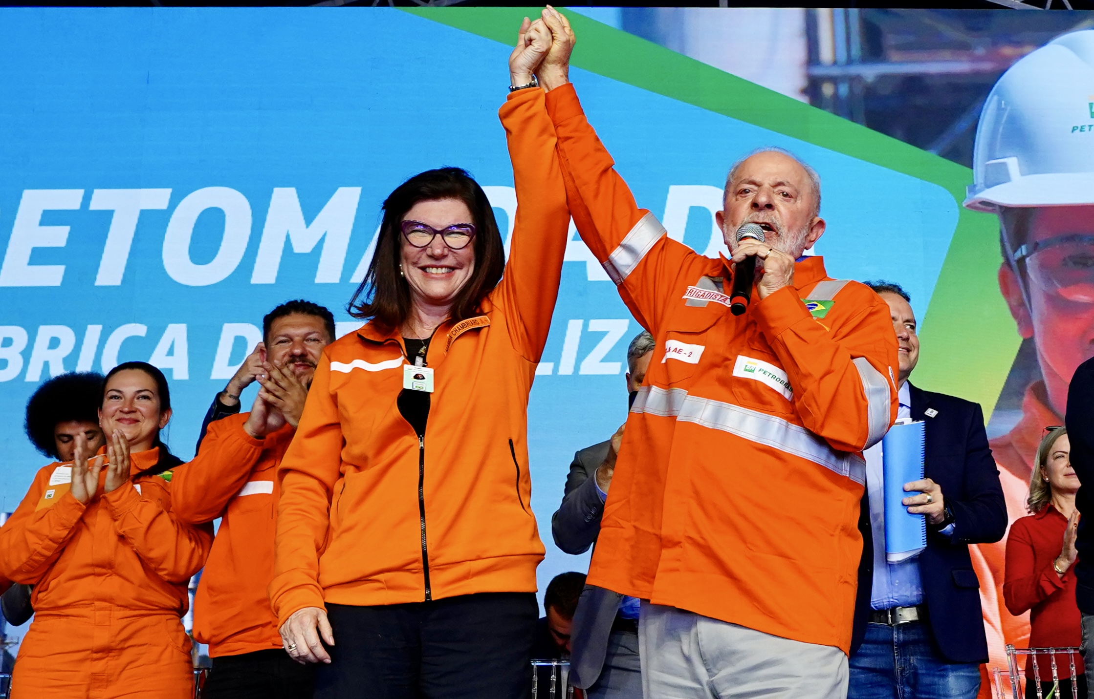 Magda Chambriard e Lula em evento de retomada das operações da Fábrica de Fertilizantes Araucária Nitrogenados. (Foto: Tauan Alencar)