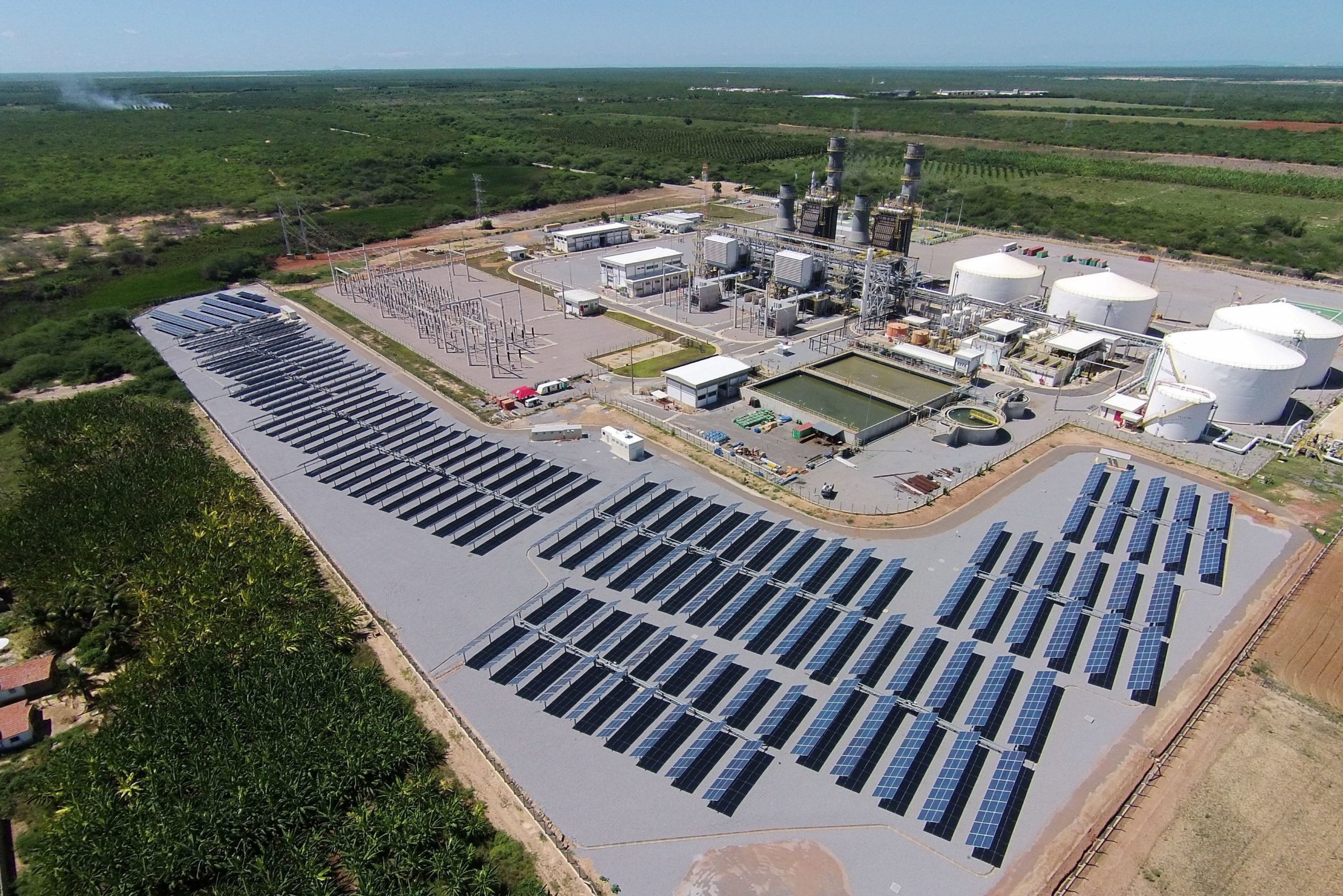 Os cinco principais desafios ambientais e energéticos para a produção de hidrogênio de baixo carbono. Na imagem: Implantação de planta piloto de eletrólise, em parceria com o Senai, na usina fotovoltaica de Alto Rodrigues, no RN (Foto: Luiz Fernando Almeida Fontenele/Agência Petrobras)