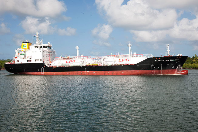 Diretoria colegiada ANP aprova comercialização de bunker com mistura de biodiesel pela Petrobras. Na imagem: Navio gaseiro Barbosa Lima Sobrinho da frota da Transpetro, no estaleiro Vard, em Niterói/RJ (Foto: Agência Petrobras)