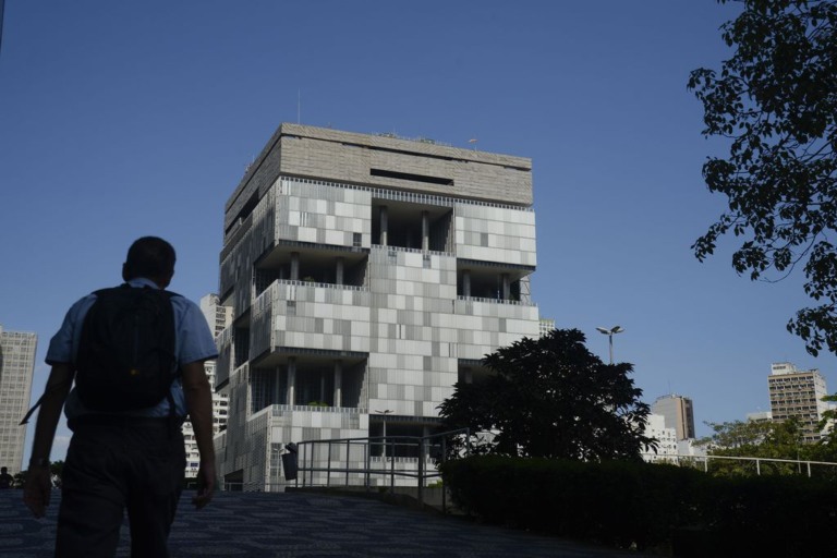 Petrobras aumenta uso da Inteligência artificial (IA) e prevê receitas adotando machine learning. Na imagem: O edifício sede da Petrobras (Edise), no centro da cidade do Rio (Foto: Fernando Frazão/Agência Brasil)