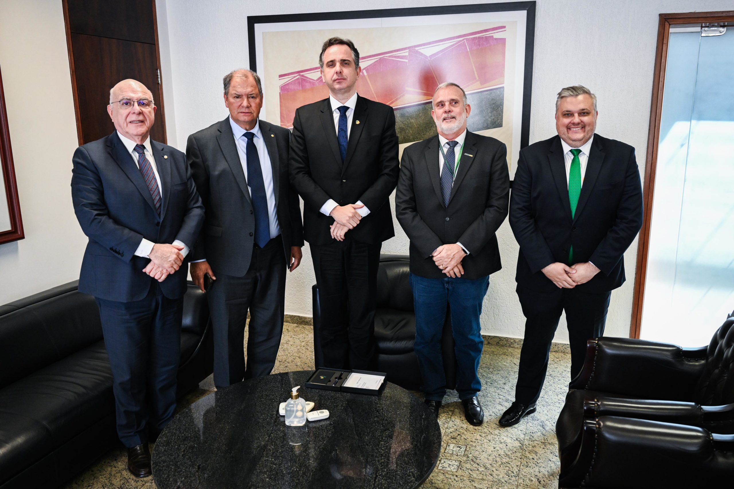 Presidente do Senado, Rodrigo Pacheco, recebe parlamentares da FPBio e representantes do setor do biodiesel e espera votar Combustível do Futuro nas próximas semanas (Foto: Pedro Gontijo/Senado Federal)