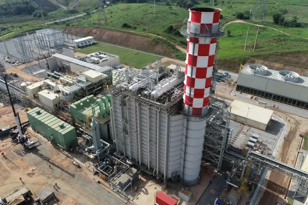 Mesmo numa visão de longo prazo não podemos reduzir a participação de termelétricas na matriz brasileira, defendem geradores. Na imagem: Usina Marlim Azul em Macaé, com 565 MW de capacidade, da joint venture Arke Energia, formada pela Pátria Investimentos, Shell e Mitsubishi Power (Foto: Divulgação)