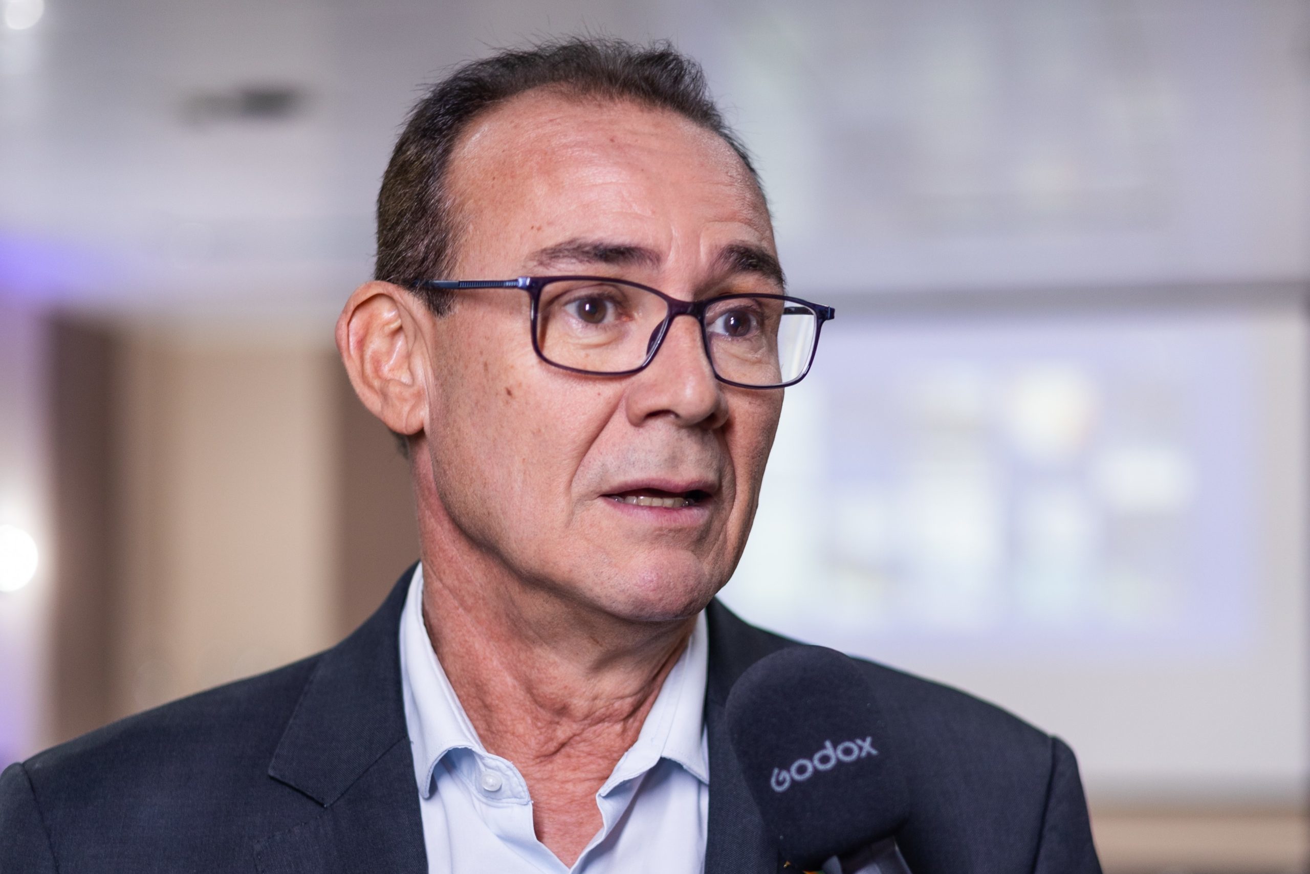 Sem preço competitivo para o gás natural, não precisa ter empresa estatal, diz vice-governador de Sergipe, Zezinho Sobral, em entrevista ao estúdio epbr durante a Sergipe Oil & Gas 2024 SOG (Foto: Alisson Torres)