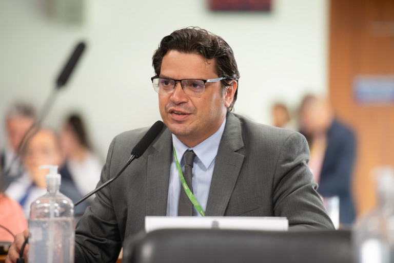 Adalberto Maluf, secretário nacional de Meio Ambiente Urbano e Qualidade Ambiental do Ministério do Meio Ambiente e Mudança do Clima, em audiência no Senado Federal (Foto Saulo Cruz/Agência Senado)