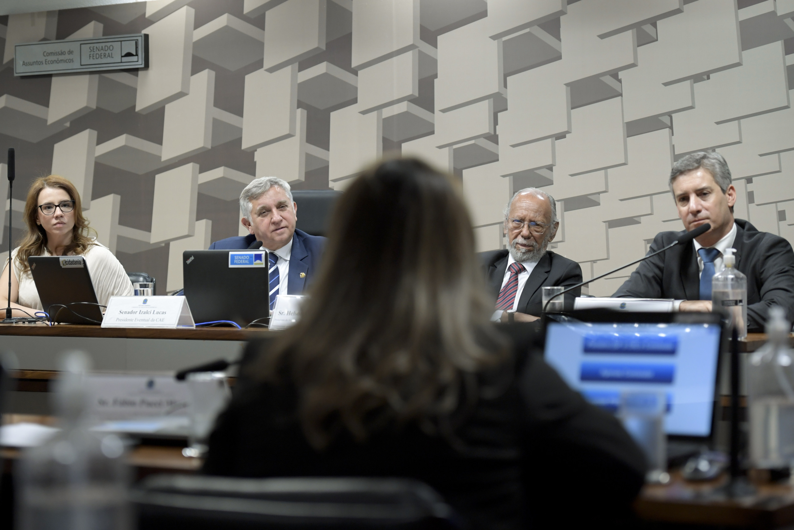 Dayane do Nascimento Lima da Silva (AEB), senador Izalci Lucas, Helson Cavalcante Braga (ABRAZPE) e Mário Sérgio Carraro Telles (CNI) | Saulo Cruz/Agência Senado