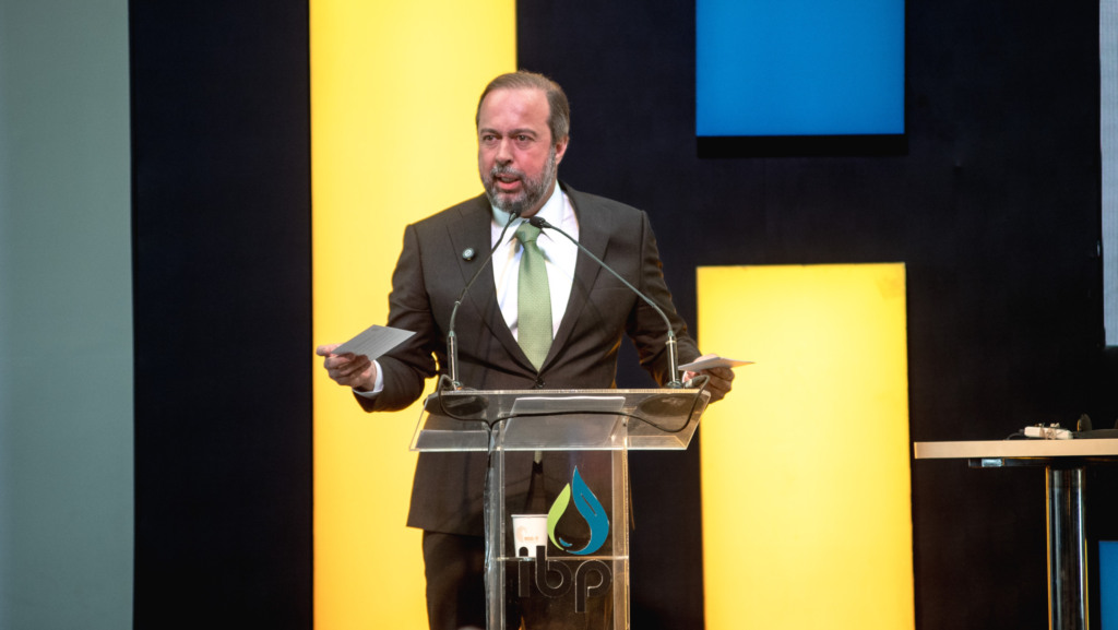 Ministro de Minas e Energia, Alexandre Silveira, fala durante a abertura da Rio Oil & Gas & Energy (ROG.e) 2024, em 23-9-2024 (Foto Vitor Curi/eixos)