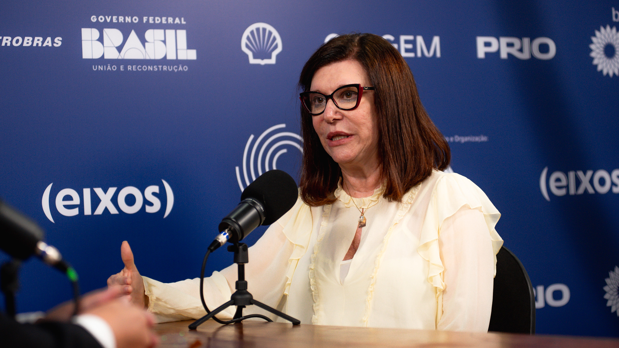 Magda Chambriard, presidente da Petrobras, em entrevista ao estúdio eixos durante a ROG.e no Rio, em 25/9/2024 (Foto Vitor Curi/eixos)