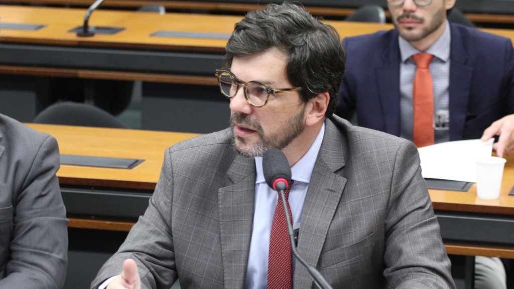 André Passos Cordeiro, presidente da Abiquim, participa de audiência para discutir Alterações Legislativas para Reindustrialização Brasileira no Setor Químico (Foto Vinicius Loures/Câmara dos Deputados)