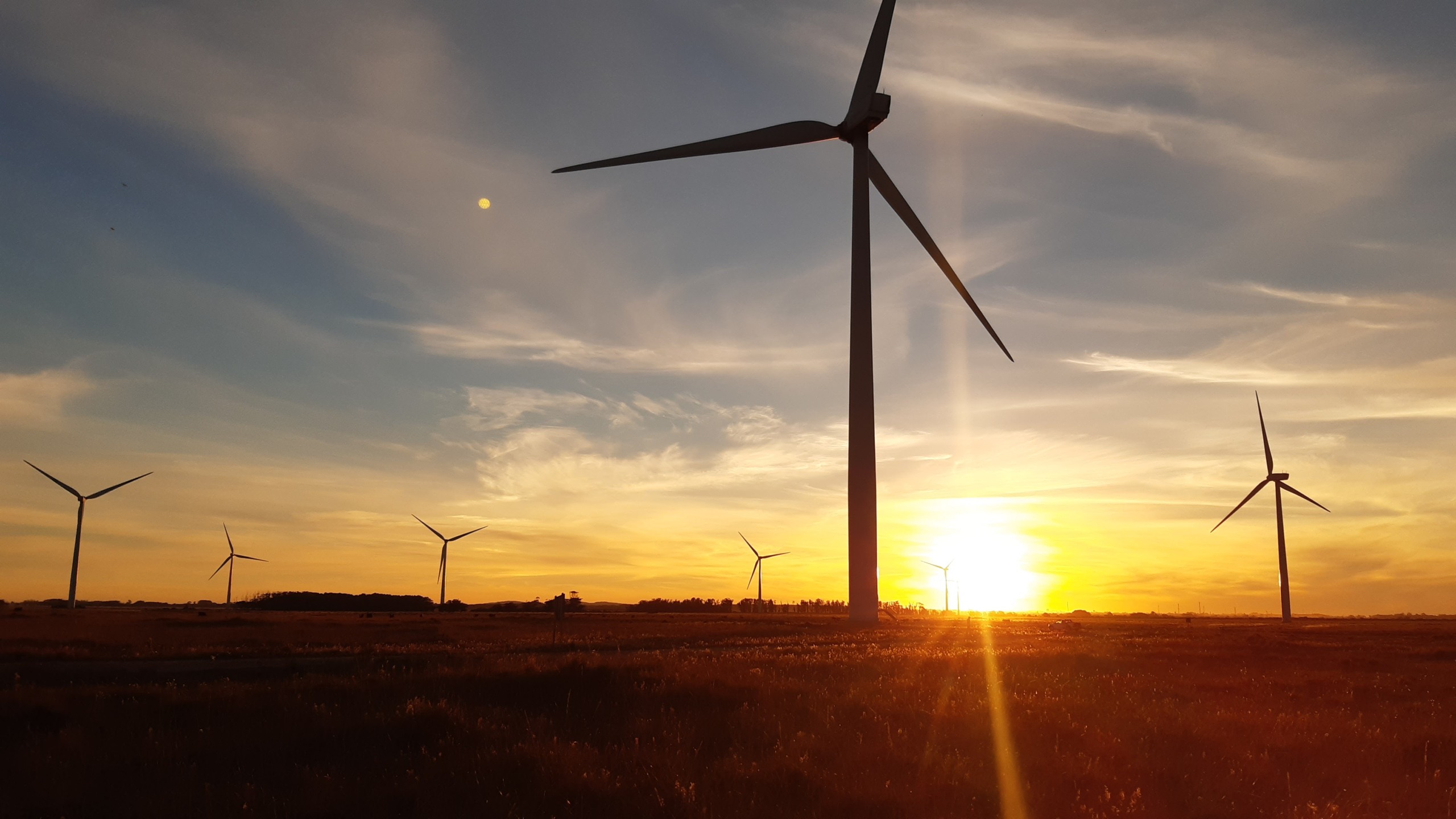 Mineradora canadense Lundin e Serena (antiga Omega Energia) fecham acordo comercial para fornecimento de energia renovável na mineração. Na imagem: Aerogeradores no Complexo Eólico do Chuí, operado pela Serena no Rio Grande do Sul, que vai fornecer energia renovável para a mineradora Lundin Mining (Foto Divulgação Serena)