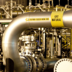 Petrobras e Gerdau firmam acordo para estudo de potenciais parcerias em negócios de baixo carbono. Na imagem: Instalações e rede de dutos metálicos, na cor dourada, do Gasbol – Gasoduto Bolívia-Brasil (Foto Divulgação TBG)