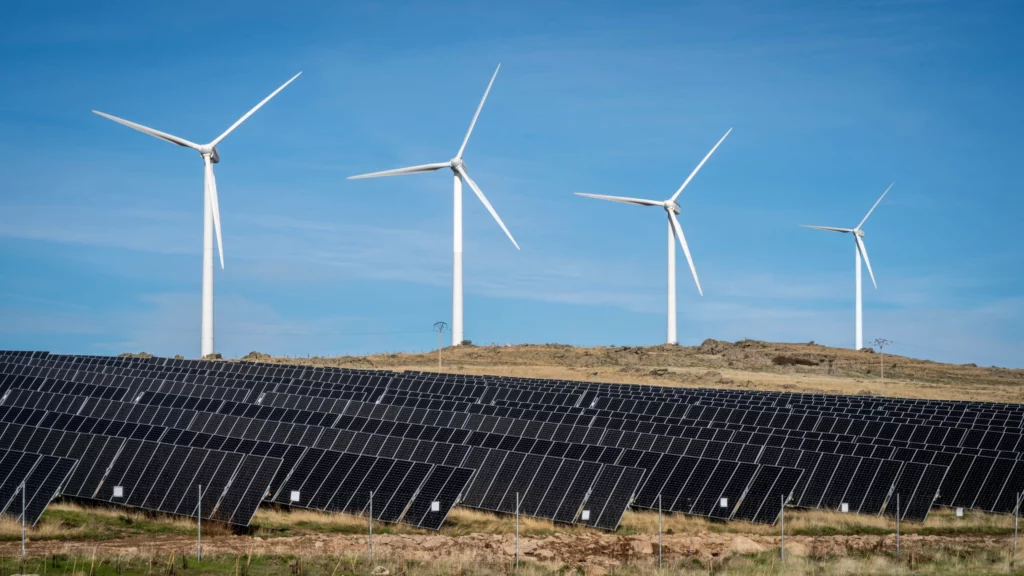 Primeira usina híbrida eólica-solar na Espanha (Foto Divulgação EDPR)