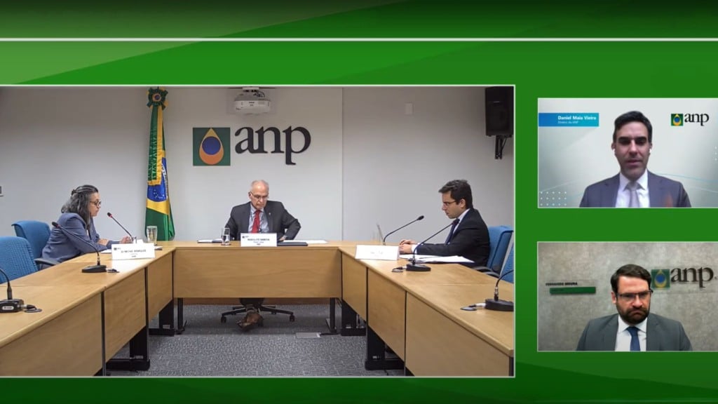 Symone Araújo, Rodollfo Saboia, Bruno Caselli, Daniel Maia e Fernando Moura participam de reunião da diretoria da ANP, em 5/9/2024 (Foto Reprodução ANP)