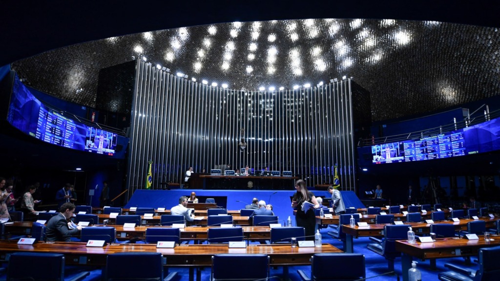 Rodrigo Pacheco preside sessão, no Plenário do Senado, para discutir renegociação do pagamento de R$ 765 bilhões em dívidas dos estados, em 15/8/2024 (Foto Edilson Rodrigues/Agência Senado)