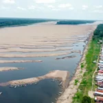 Seca atinge Rios Solimões e Tefé; Comunidade Porto Praia, no Solimões, que seria um dos acessos para chegar a Tefé, AM (Foto: Reprodução Agência Cenarium)