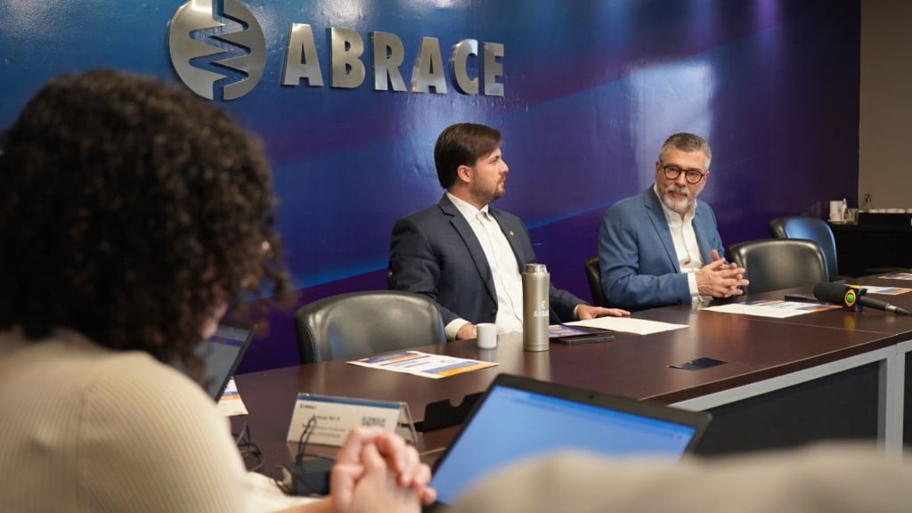 Prorrogação de subsídios da GD encarece conta de luz, dizem Victor Iocca e Paulo Pedrosa [na imagem], respectivamente, diretor de Energia Elétrica e presidente da Abrace (Foto Vagner Vargas/Abrace)