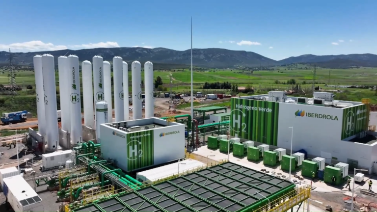 Vista da usina de hidrogênio verde da Iberdrola no município de Puertollano (Espanha) para a produção industrial de amoníaco e fertilizantes livres de emissões (Foto: Reprodução Iberdrola)