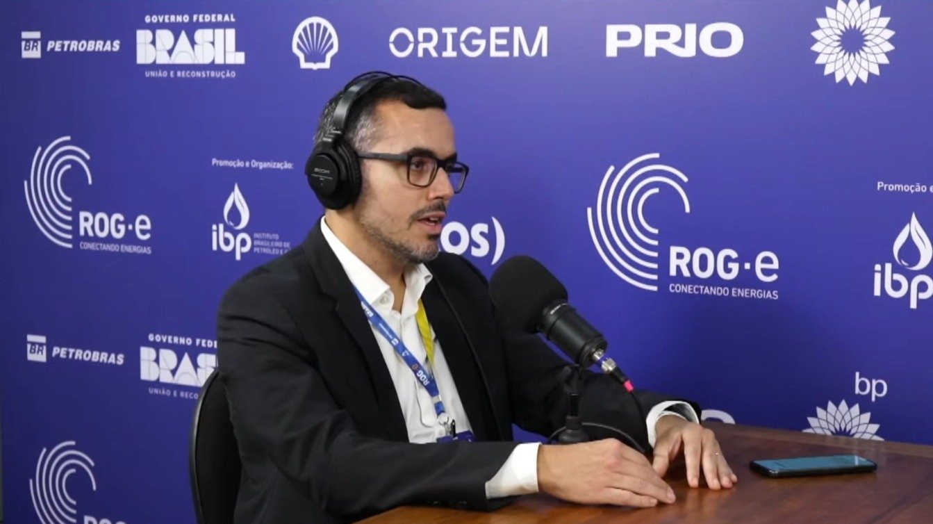 Mercado livre de gás natural está ganhando tração com diversificação de supridores, afirma Álvaro Tupiassu, gerente executivo de Gás e Energia da Petrobras, em entrevista ao estúdio eixos durante a ROG.e no Rio, em 23/9/2024 (Foto Vitor Curi/eixos)