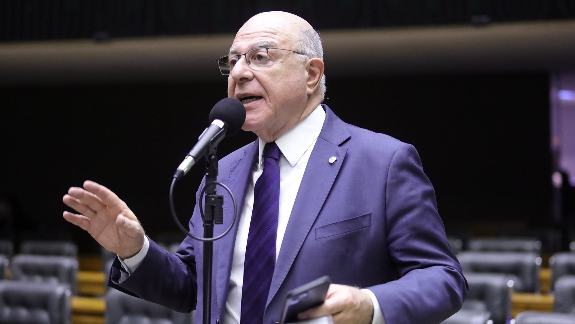 Deputado Arnaldo Jardim, à bancada da Câmara, rejeita emenda para GD no Combustível do Futuro, em 12/9/2024 (Foto Mário Agra/Câmara dos Deputados)