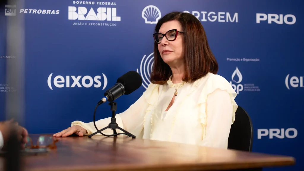 Impasses na licença da Margem Equatorial e na contratação de termelétricas em leilão de potência dificultam investimentos da Petrobras. Na imagem: Presidente da Petrobras, Magda Chambriard, em entrevista exclusiva ao estúdio eixos durante a ROG.e 2024, no Porto Maravilha, no Rio, em 25/9/2024 (Foto Victor Curi/eixos)