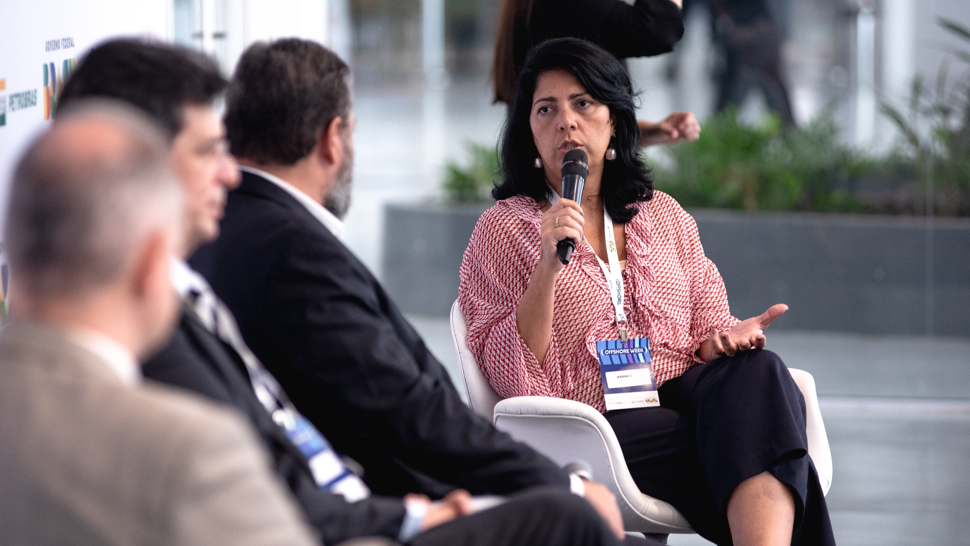 Karine Fragoso, da Firjan, participa de painel na Offshore Week 2024 (Foto: Victor Curi)