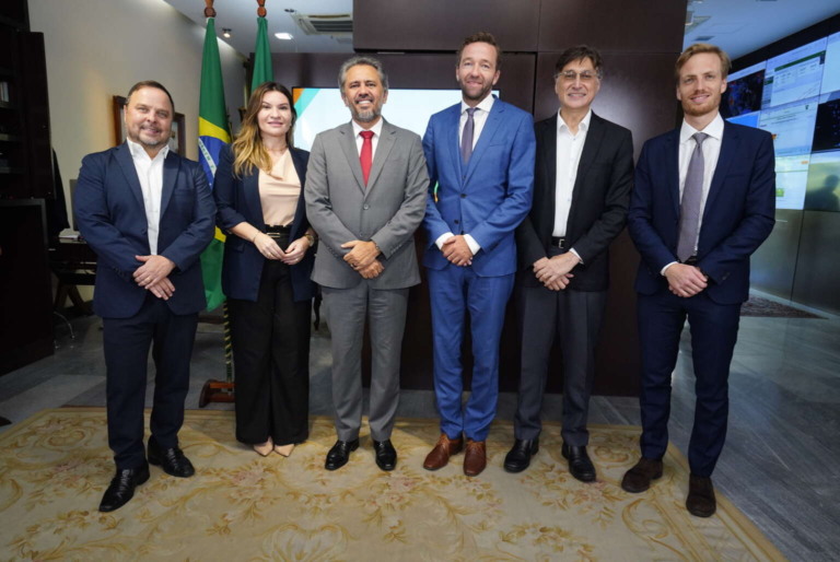 Governo do Ceará assina pré-contrato com a norueguesa Fuella AS, para instalação de hidrogênio verde e amônia na ZPE do Porto do Pecém (Foto: Governo do Ceará)