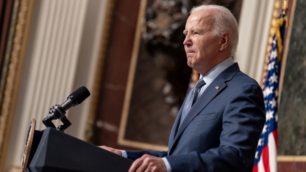 Joe Biden congela a análise de licenças para novos projetos de exportação de GNL dos EUA. Na imagem: Joe Biden discursa a um grupo de líderes da comunidade judaica, na Sala do Tratado Indiano, sobre seu apoio a Israel após os recentes ataques terroristas do Hamas, em 11/10/2023 (Foto: Adam Schultz/White House)