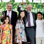 Os ministros Alexandre Silveira e Geraldo Alckmin participam, ao lado do presidente Lula, da sanção da lei Combustível do Futuro, em 8/10/2024, na Base Aérea de Brasília/DF (Foto Tauan Alencar/MME)