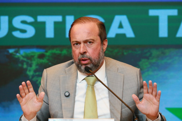 Ministro de Minas e Energia, Alexandre Silveira, durante entrevista coletiva sobre o horário de verão, em 16/10/2024 (Foto Tauan Alencar/MME)