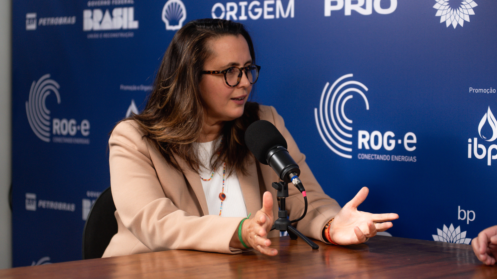 Verônica Coelho, presidente da Equinor, em entrevista ao estúdio eixos durante a ROG.e no Rio, em 26/9/2024 (Foto Vitor Curi/eixos)