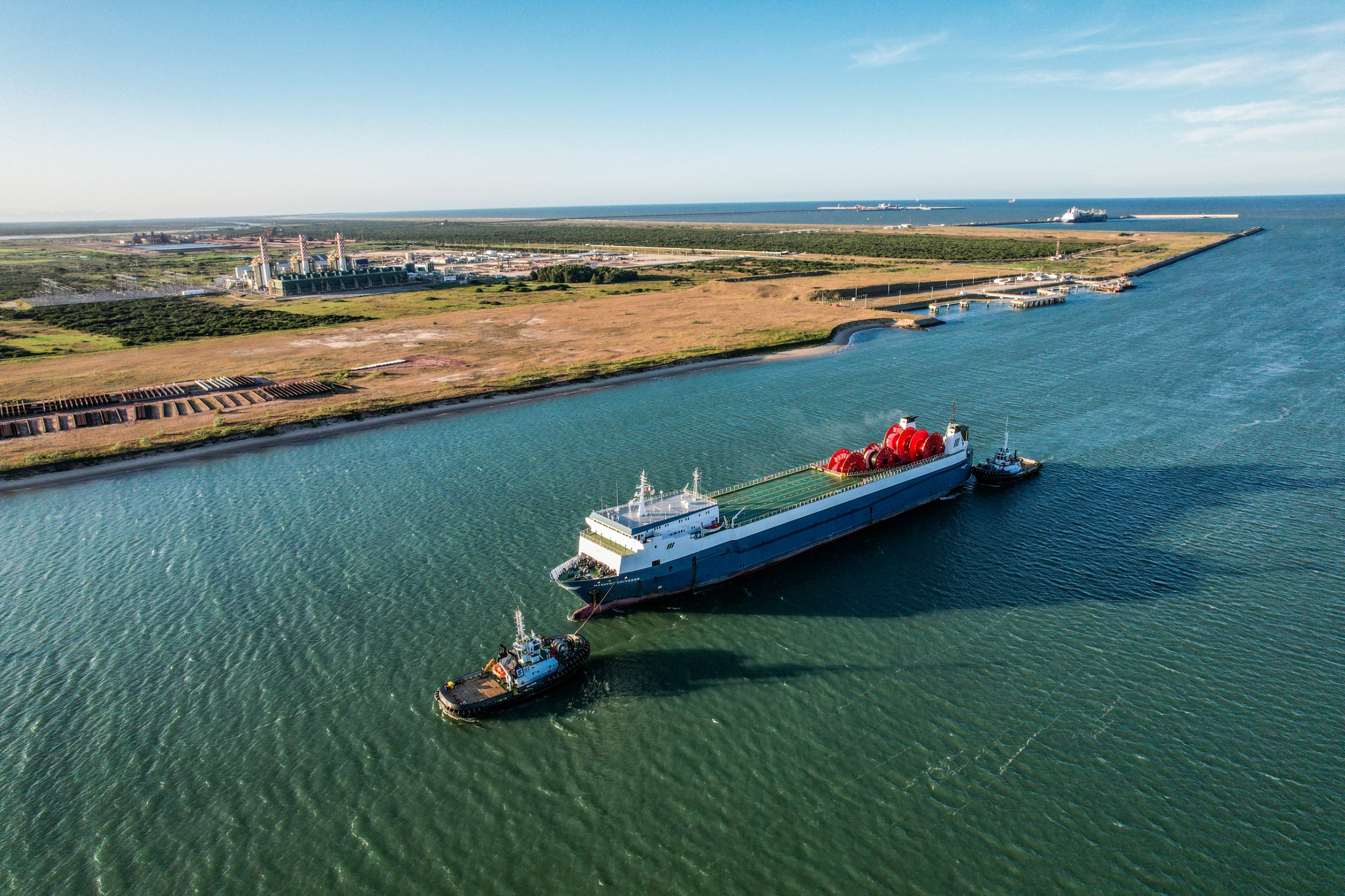 Prumo, Porto do Açu e Sarens assinam acordo para estudar soluções logísticas para energia eólica offshore