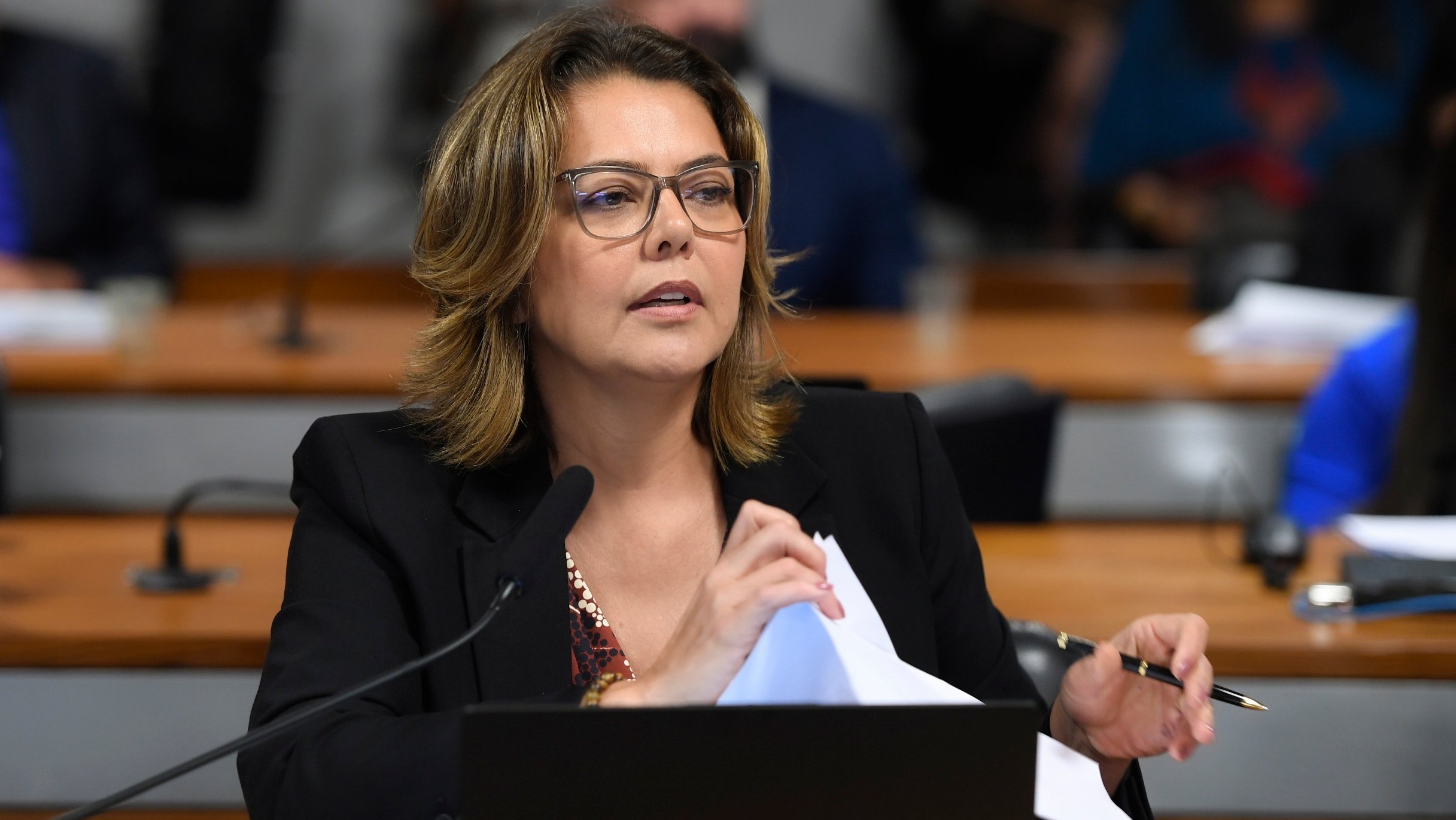 Mercado de carbono entra, nesta terça (5/11), na discussão do Senado com relatório de Leila Barros. Na imagem: Senadora Leila Barros durante reunião da CAS no Senado, em 30/10/2024 (Foto Edilson Rodrigues/Agência Senado)