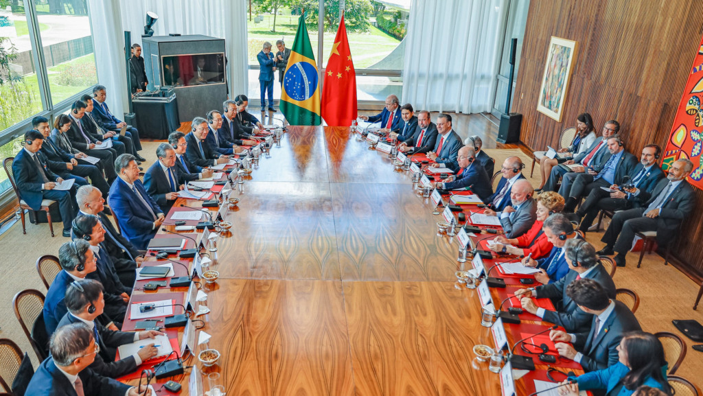 Reunião ampliada do presidente Lula e Dilma (banco dos Brics) com o presidente da China, Xi Jinping, no Palácio da Alvorada em Brasília, em 20/11/2024 (Foto Ricardo Stuckert/PR)