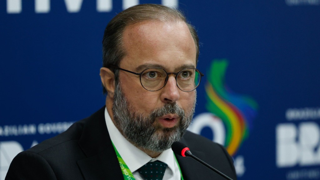 Alexandre Silveira fala sobre memorando assinado com a Argentina no setor de gás natural, no Museu de Arte Moderna do Rio, em 18/11/2024 (Foto Fernando Frazão/Agência Brasil)