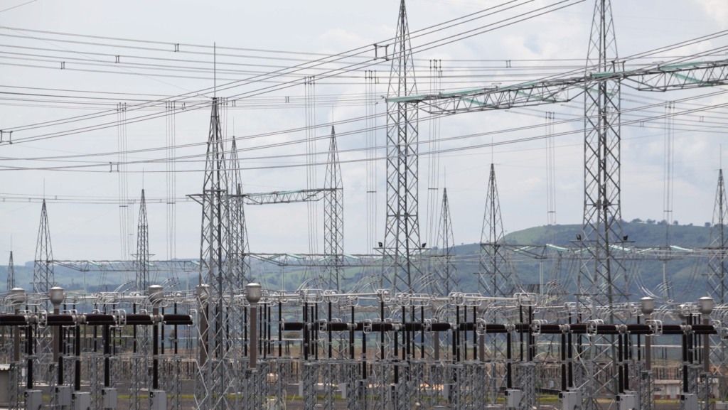 Estação de Ibiraci (MG) com linha de transmissão de energia que liga a hidrelétrica de Belo Monte ao Sudeste do país (Foto Beth Santos/Secretaria-Geral da PR)