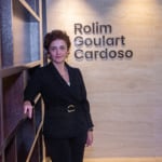 COP29 e as pessoas no centro dos debates sobre crise climática. Na imagem: a autora do artigo, Maria João Rolim é sócia do escritório Rolim Goulart Cardoso Advogados (Foto Divulgação)