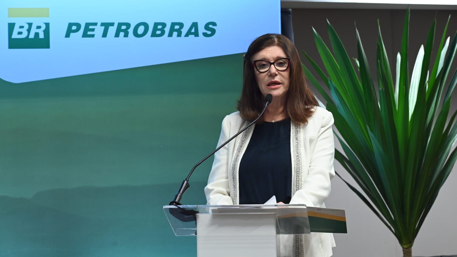 Petrobras fará nova tentativa de contratação das plataformas FPSOs que vão produzir em Sergipe Águas Profundas, anuncia Magda Chambriard [na imagem], CEO da Petrobras (Foto Guarim de Lorena/Agência Petrobras)