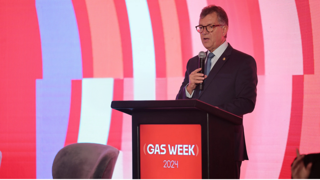 Senador Laércio Oliveira na gas week 2024, promovida pelo estúdio eixos em Brasília (Foto eixos)