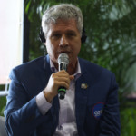 Ministro do MDA, Paulo Teixeira, durante plenária sobre sustentabilidade, mudança do clima e transição justa no G20 Social, no Rio de Janeiro (Foto Tomaz Silva/Agência Brasil)