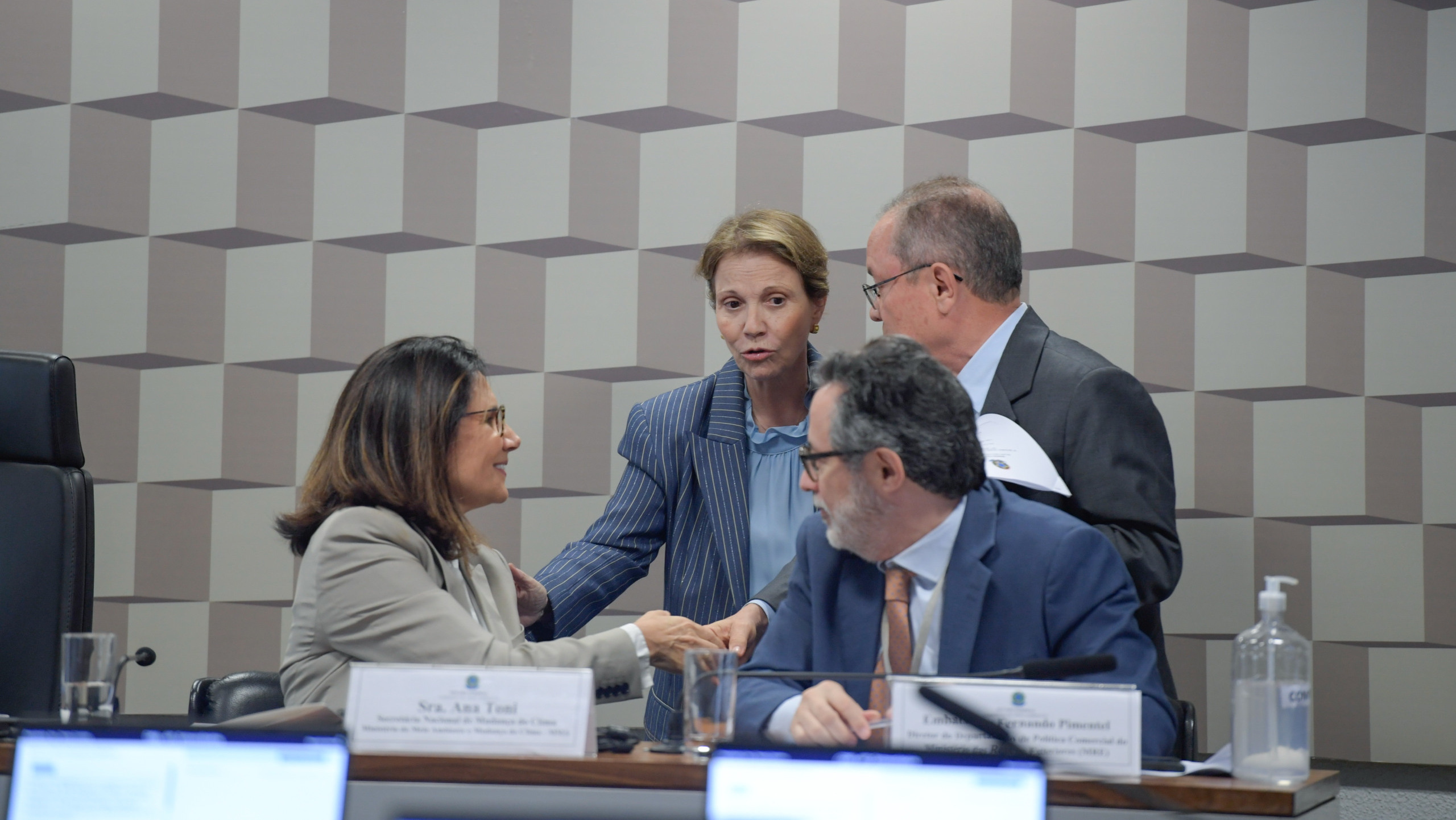 Audiência da CMA no Senado discute PL 2.088/2023, que trata de reciprocidade ambiental em acordos comerciais, em 4/12/2024 (Foto Saulo Cruz/Agência Senado)