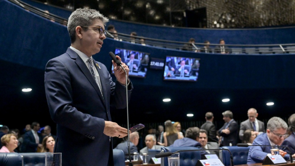 Líder do governo no Congresso, senador Randolfe Rodrigues (Foto Andressa Anholete/Agência Senado)