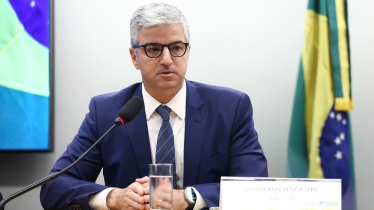 CEO da Enel SP, Guilherme Lencastre [na imagem], promete contratações de mão de obra após indicadores no Rio e São Paulo piorarem, durante audiência da CME na Câmara, em 3/12/2024 (Foto Vinicius Loures/Câmara dos Deputados)