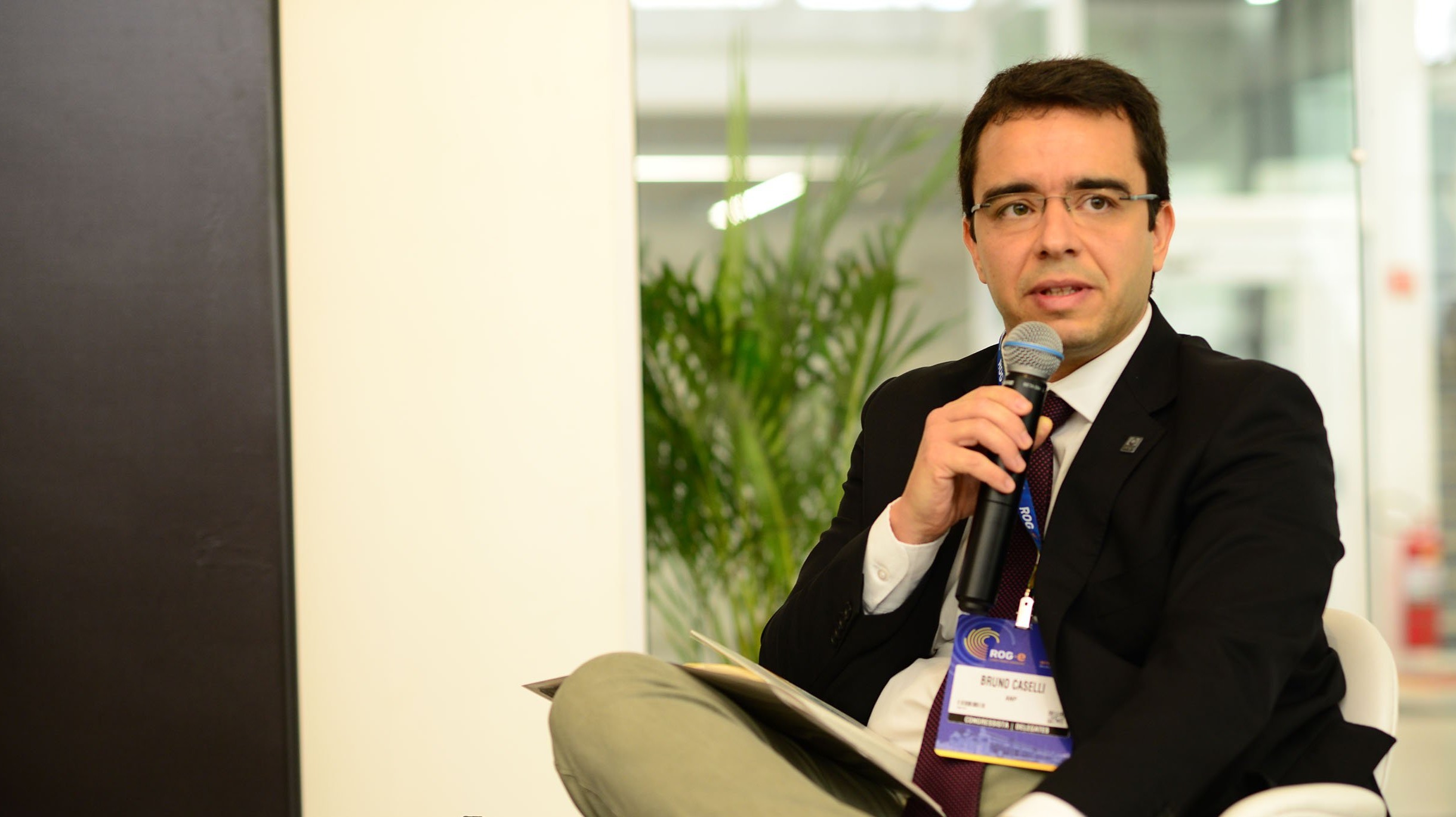 Bruno Caselli, diretor substituto da Diretoria 4 da ANP, durante encontro promovido pelo eixos PRO, em 25/9/2024 (Foto Stéferson Faria/eixos)