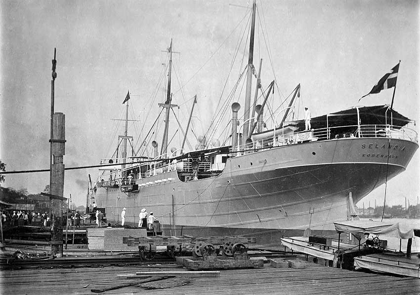 O MS Selandia no porto de Bangkok em 1912(Foto Wiki Commons)