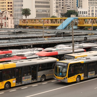 Ônibus a diesel estacionados no terminal Parque Dom Pedro II (Foto Rovena Rosa/Agência Brasil)