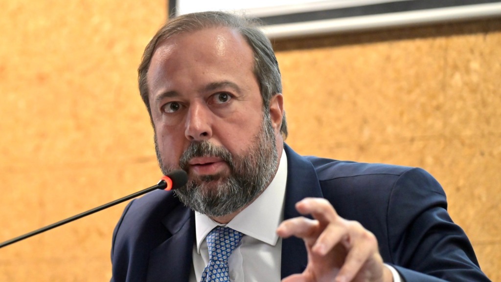 Alexandre Silveira fala durante entrevista coletiva à imprensa, em Brasília (DF), em 28/9/2023 (Foto Ricardo Botelho/MME)