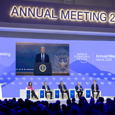 Donald Trump, presidente dos EUA, participa da reunião anual do Fórum Econômico Mundial em Davos, em 23/1/2025 (Foto Benedikt von Loebell/WEF)