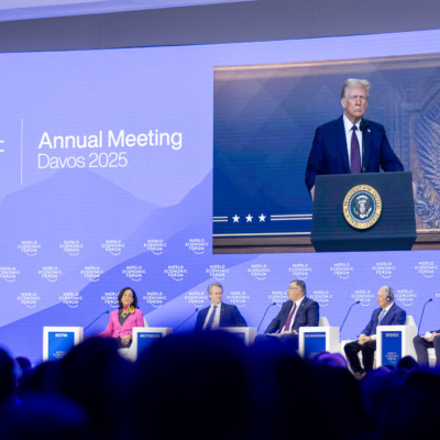 Donald Trump, presidente dos EUA, participa da reunião anual do Fórum Econômico Mundial em Davos, em 23/1/2025 (Foto Benedikt von Loebell/WEF)