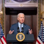 Joe Biden discursa a um grupo de líderes da comunidade judaica, na Sala do Tratado Indiano, sobre seu apoio a Israel após os recentes ataques terroristas do Hamas, em 11/10/2023 (Foto Oliver Contreras/White House)