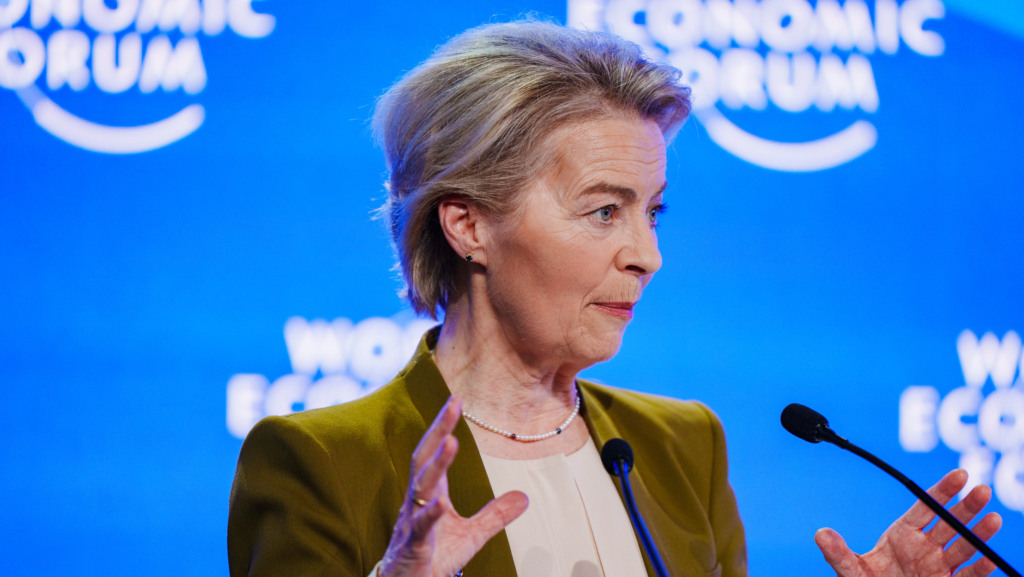 Ursula von der Leyen, presidente da Comissão Europeia, fala durante a sessão "Transição Energética" no Fórum Econômico Mundial 2025, em Davos, Suíça (Foto Boris Baldinger/WEF)